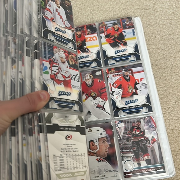 All NHL teams cards in a binder filled with cards, the cards are perfect - Picture 7 of 8